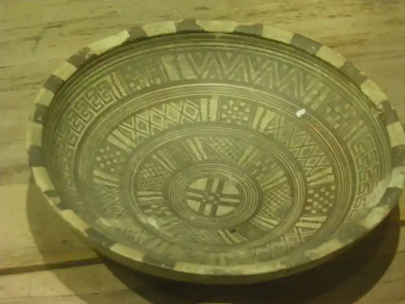 Cross design in the center of a bowl